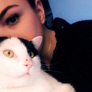 Meet your Posher, Abigail